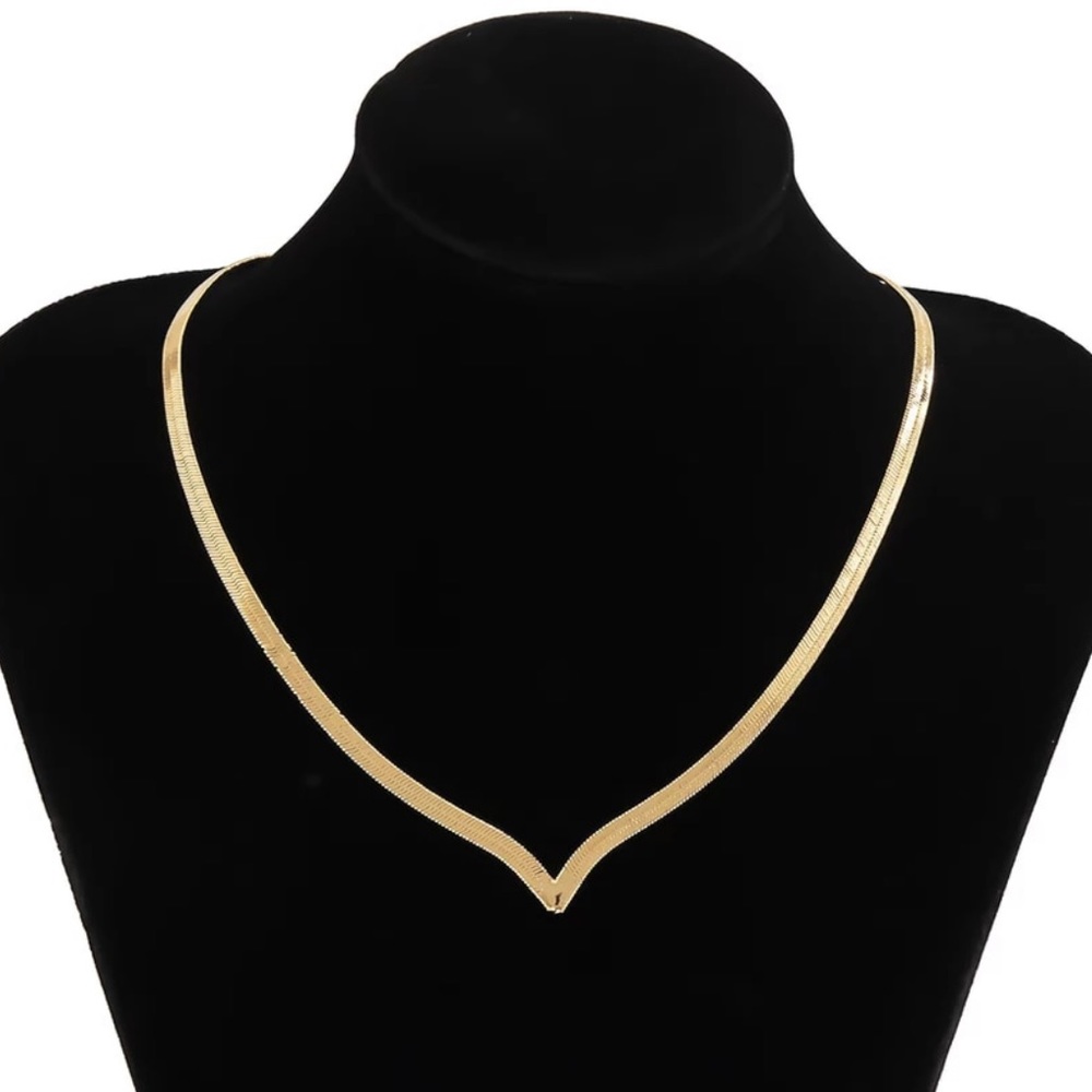 ✨✨Gold Snake V Flat Necklace ✨✨ - Picture 5 of 7